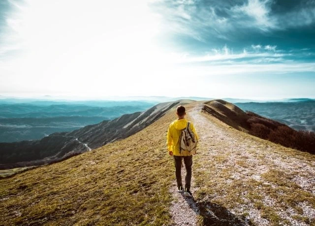 Ein Bergsteiger auf dem Berg
